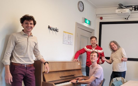 Het projectteam: (v.l.n.r.) Andrik Becht (Universiteit Utrecht, projectleider, Faculteit Sociale Wetenschappen), Tim Favier (Universiteit Utrecht, Faculteit Geowetenschappen), Frank Goethals (Stichting Technotrend) en Mark Boode (Stichting Technotrend). “Toekomstdenken – daar zit muziek in!”